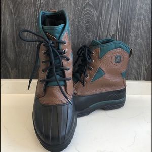 WOMEN’S LACROSSE DUCK BOOTS W/  LINERS SIZE 10